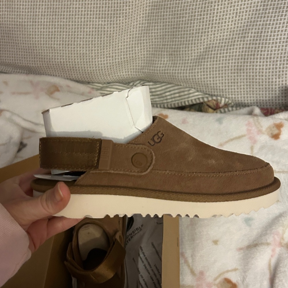 Ugg youth Goldenstar size 1 - Picture 2 of 4